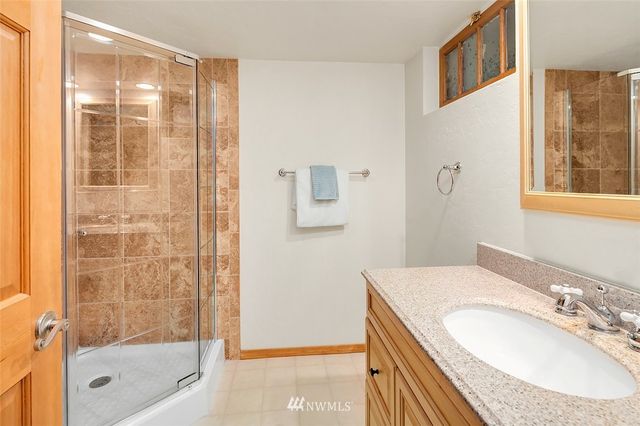 $875,000 | 2362 West Howe Street, Seattle, WA 98199