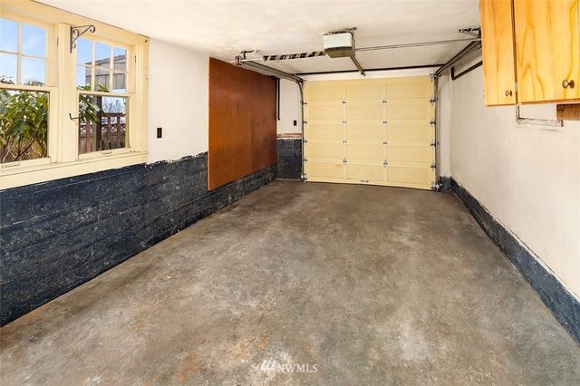 $875,000 | 2362 West Howe Street, Seattle, WA 98199