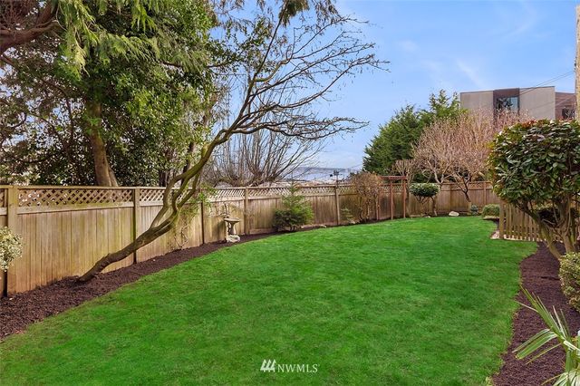 $875,000 | 2362 West Howe Street, Seattle, WA 98199