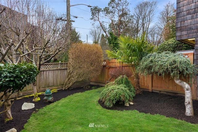 $875,000 | 2362 West Howe Street, Seattle, WA 98199
