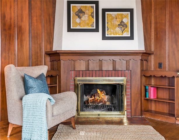 $875,000 | 2362 West Howe Street, Seattle, WA 98199