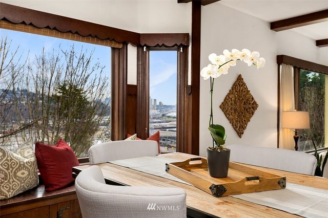 $875,000 | 2362 West Howe Street, Seattle, WA 98199