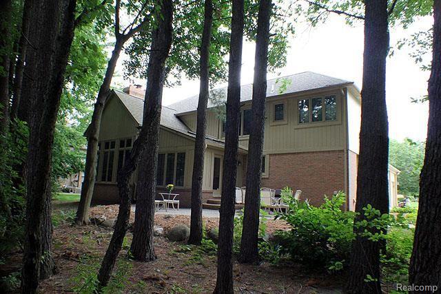 1142 Ridgeway Drive Rochester, MI 48307 - Photo 29 of 30 RidgewayREAR, 1142.jpg