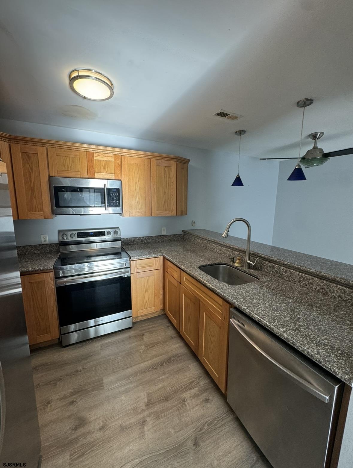 275 Heather Croft, Unit 275 Egg Harbor Township, NJ 08234 - Photo 13 of 23 a kitchen with granite countertop a stove and a sink