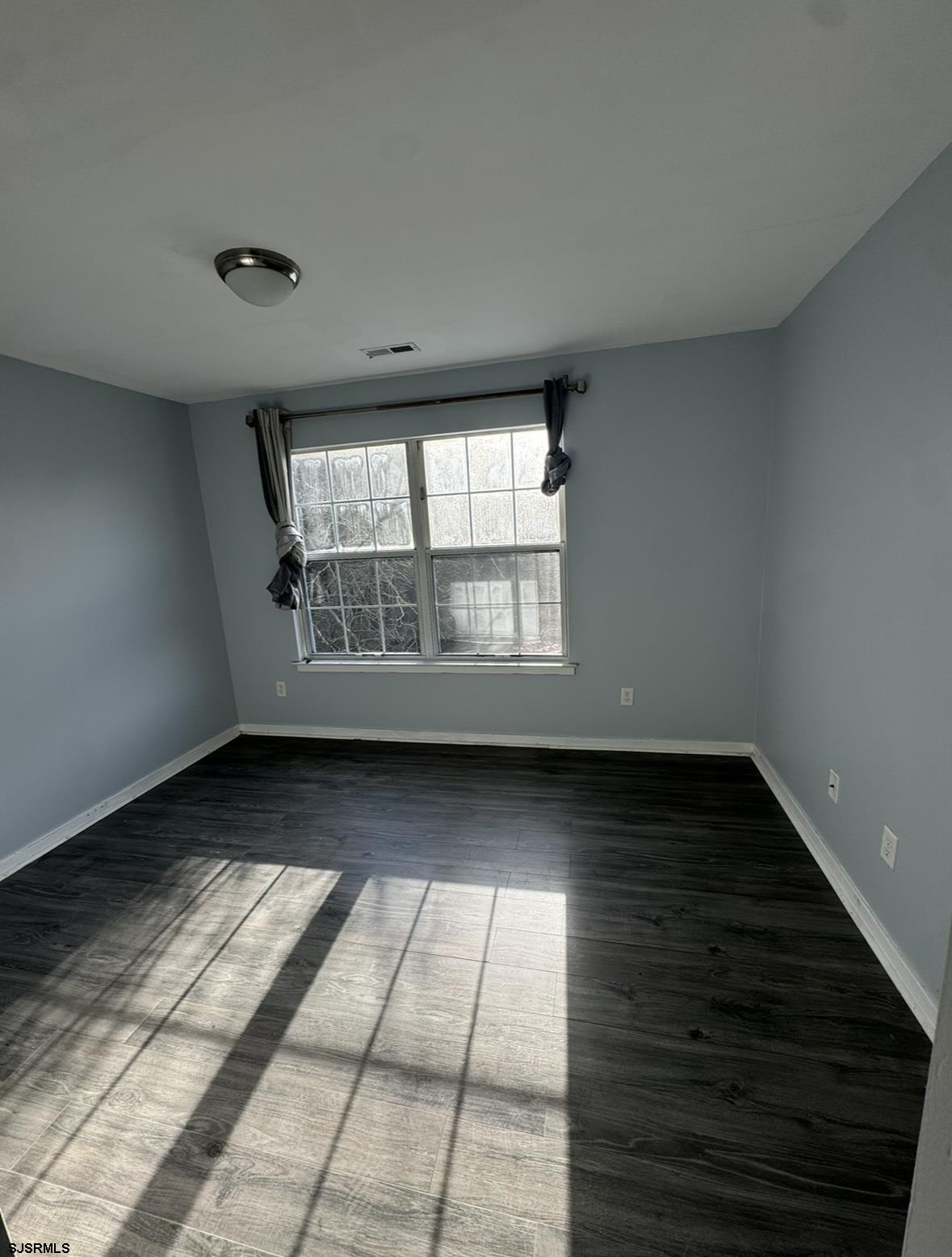 275 Heather Croft, Unit 275 Egg Harbor Township, NJ 08234 - Photo 18 of 23 a view of an empty room and window