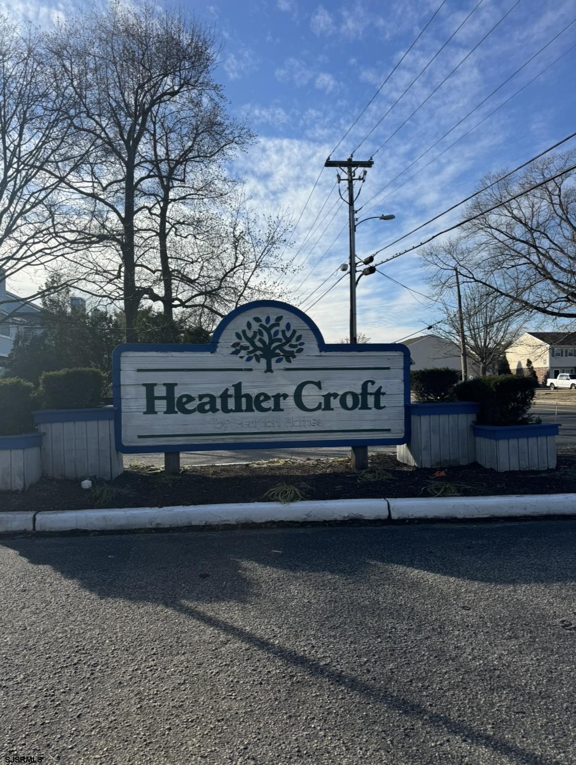 275 Heather Croft, Unit 275 Egg Harbor Township, NJ 08234 - Photo 2 of 23 a view of a fireplace with wooden floor
