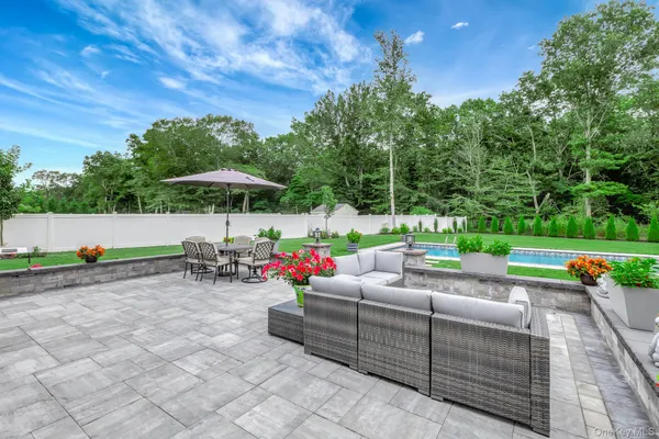 $1,150,000 | 6 Mastro Court, Baiting Hollow, NY 11933