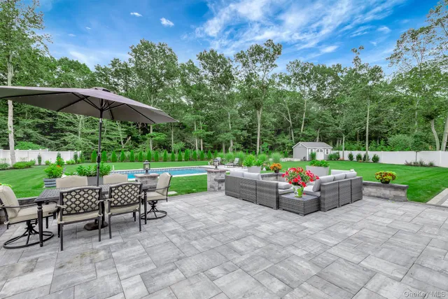 a view of garden with patio