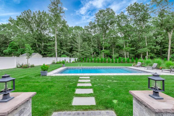 $1,150,000 | 6 Mastro Court, Baiting Hollow, NY 11933