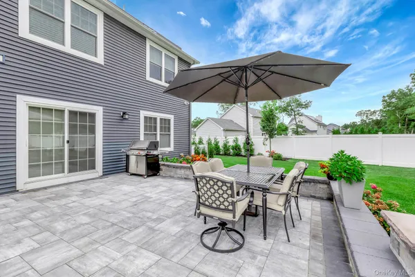 $1,150,000 | 6 Mastro Court, Baiting Hollow, NY 11933