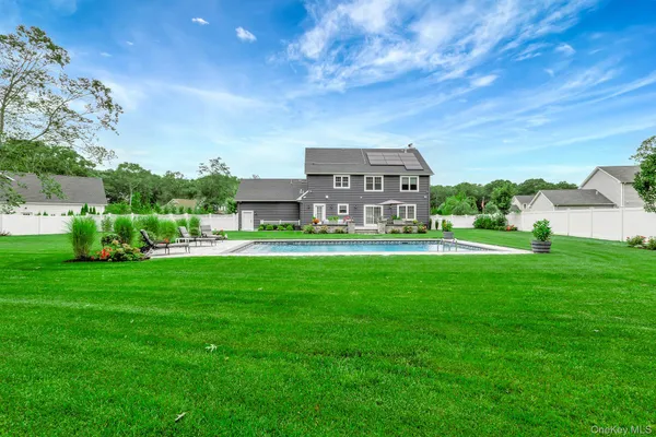 $1,150,000 | 6 Mastro Court, Baiting Hollow, NY 11933