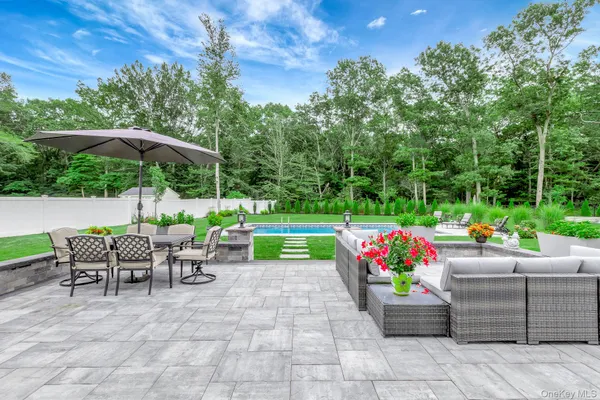 $1,150,000 | 6 Mastro Court, Baiting Hollow, NY 11933