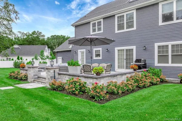 $1,150,000 | 6 Mastro Court, Baiting Hollow, NY 11933