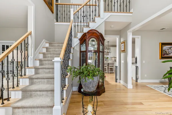 $1,150,000 | 6 Mastro Court, Baiting Hollow, NY 11933
