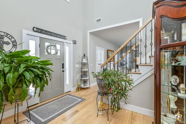 $1,150,000 | 6 Mastro Court, Baiting Hollow, NY 11933