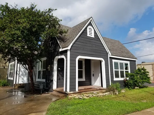 $1,350 | 3812 Old College Road, Bryan, TX 77801