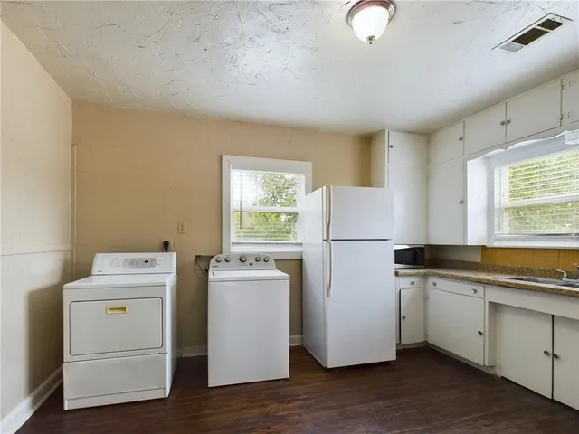 $1,350 | 3812 Old College Road, Bryan, TX 77801