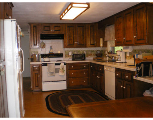 16 Phoenix Road Auburn, MA 01501 - Photo 4 of 11 Gallery Image 4