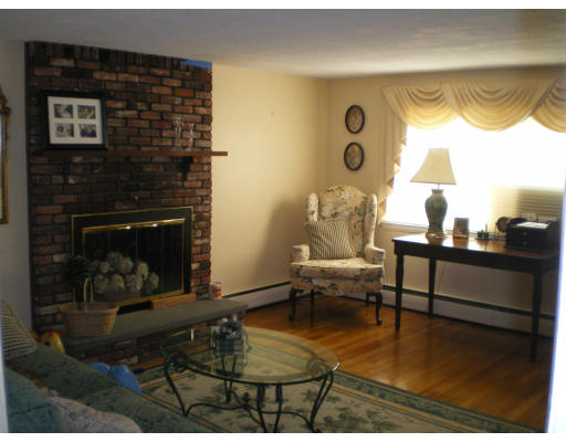16 Phoenix Road Auburn, MA 01501 - Photo 7 of 11 Gallery Image 7