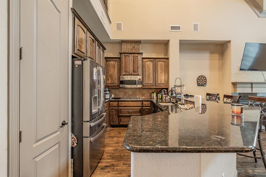 575 Rockingham Drive Irving, TX 75063 - Photo 12 of 38 a kitchen with refrigerator and stove