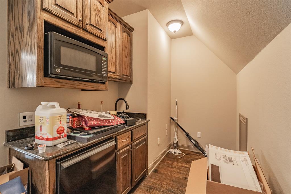 575 Rockingham Drive Irving, TX 75063 - Photo 33 of 38 a kitchen with a stove and a microwave