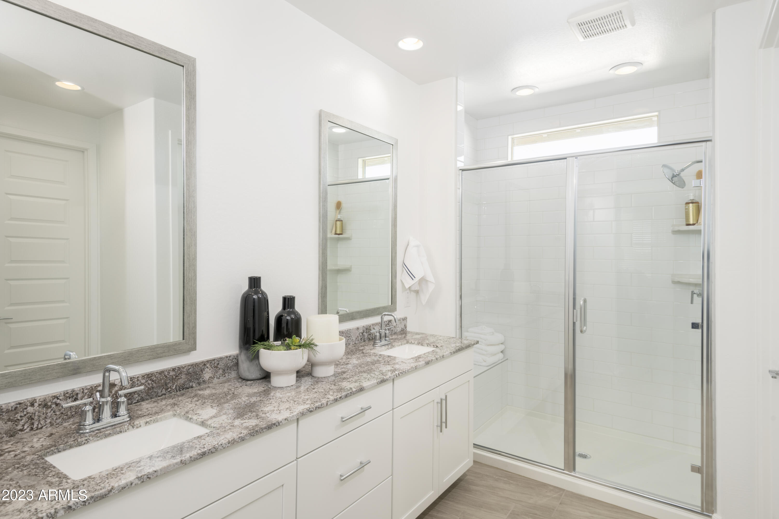 9411 West Trumbull Road Tolleson, AZ 85353 - Photo 6 of 17 Owners Bath