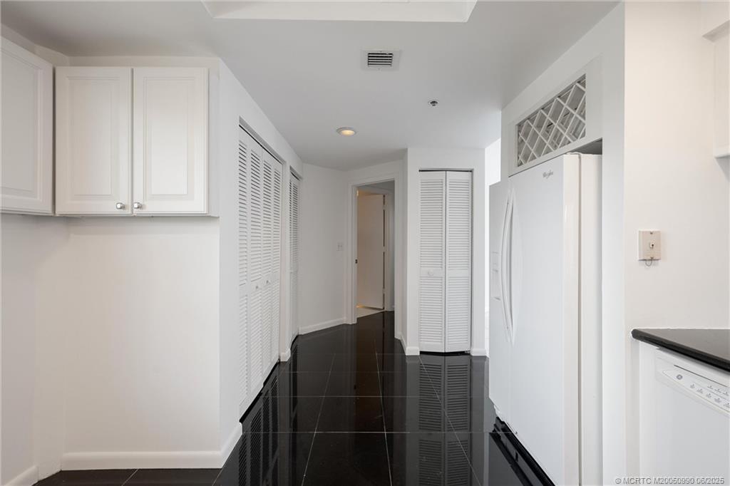 221 Northeast Plantation Road, Unit 303 Stuart, FL 34996 - Photo 33 of 43 Gallery Image 33