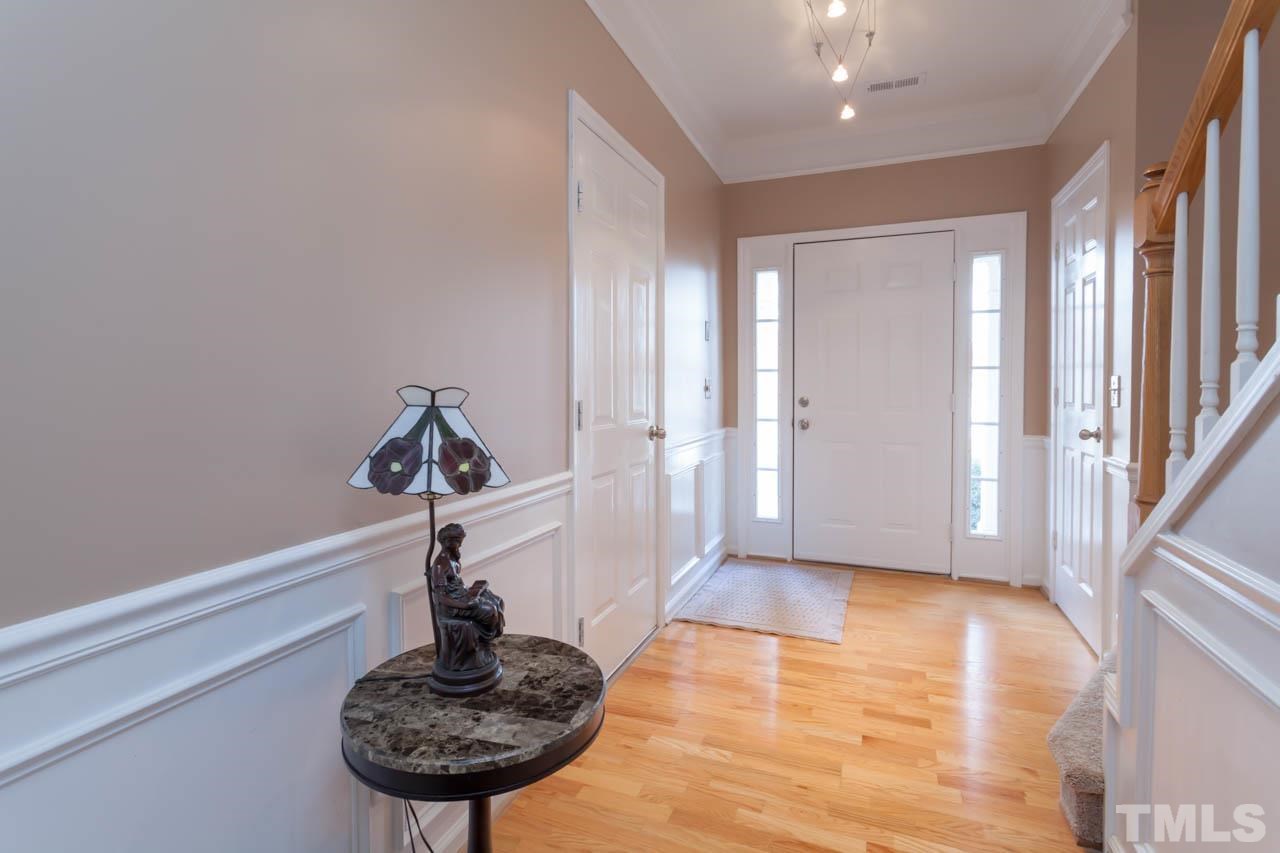 5541 Red Robin Road Raleigh, NC 27613 - Photo 11 of 23 a very nice looking hallway with a carpet