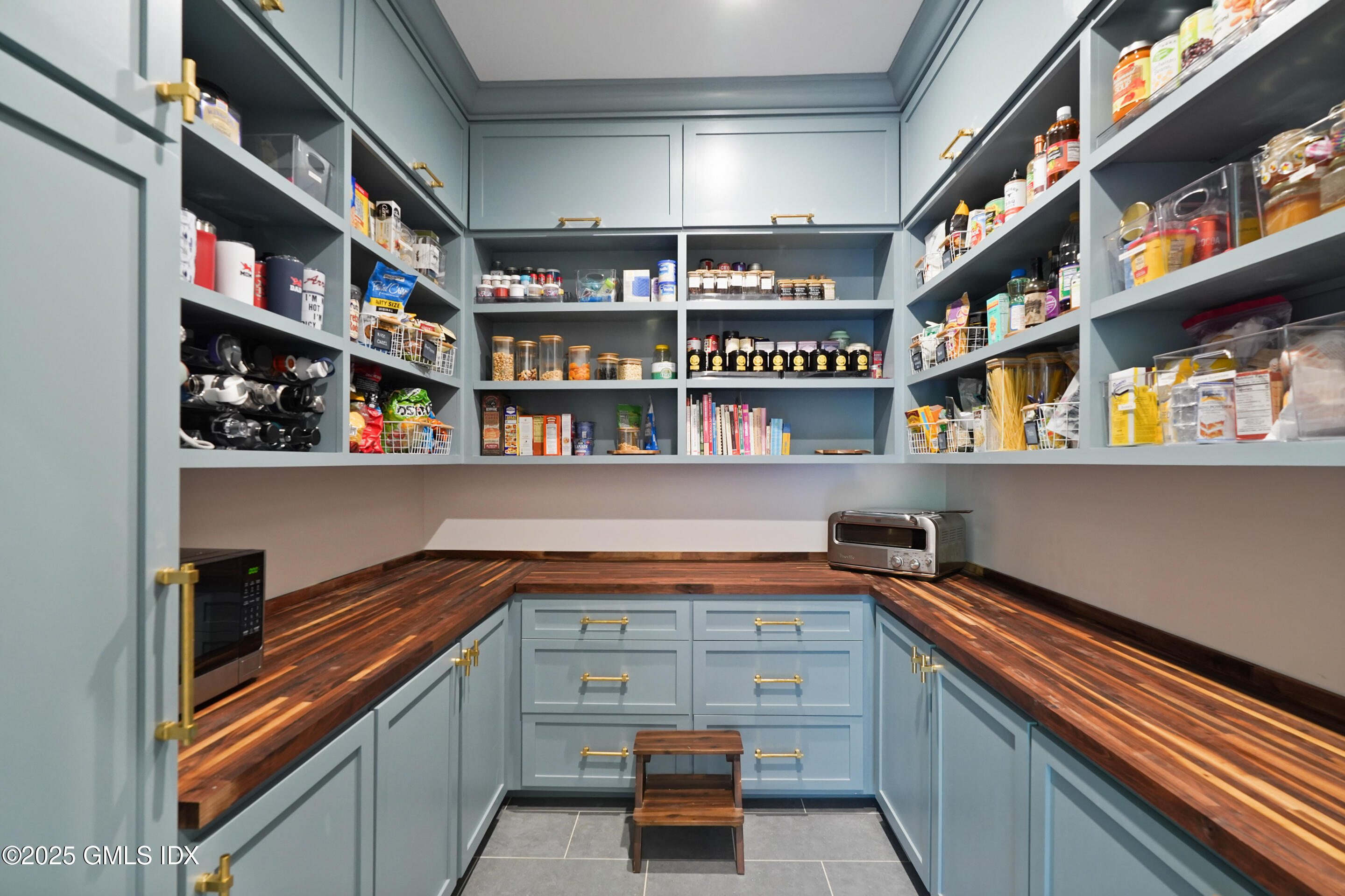 280 Round Hill Road Greenwich, CT 06831 - Photo 13 of 43 Pantry