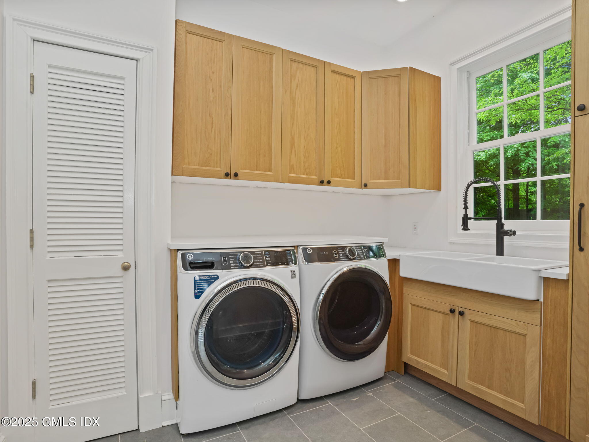 280 Round Hill Road Greenwich, CT 06831 - Photo 16 of 43 1st Flr Laundry