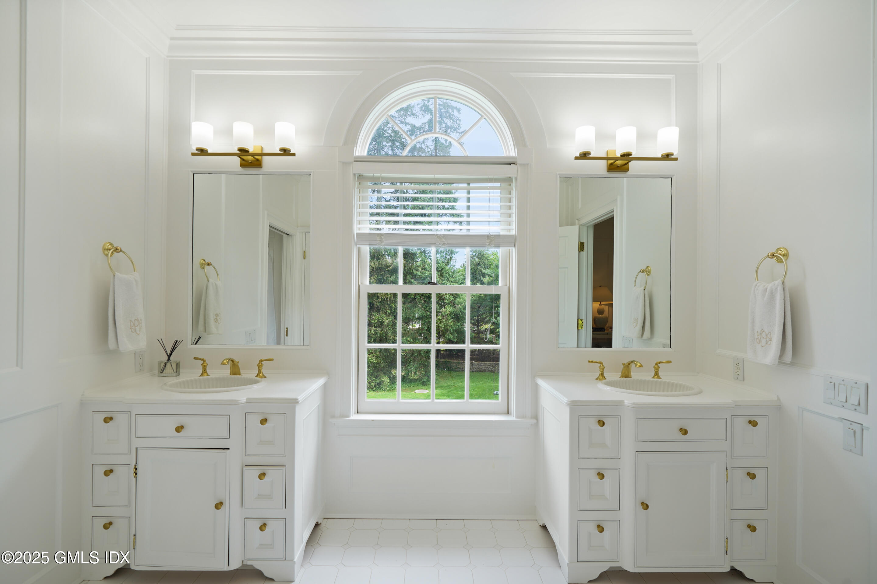 280 Round Hill Road Greenwich, CT 06831 - Photo 21 of 43 Primary Bath