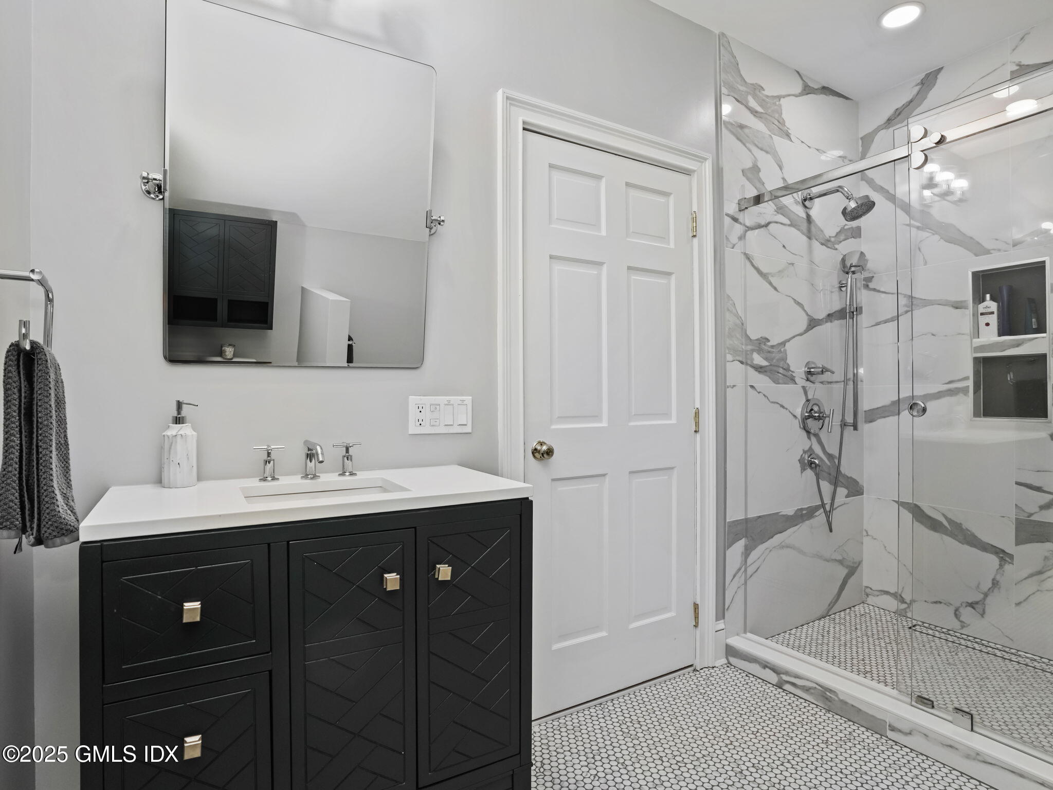 280 Round Hill Road Greenwich, CT 06831 - Photo 30 of 43 #rd Flr Bath