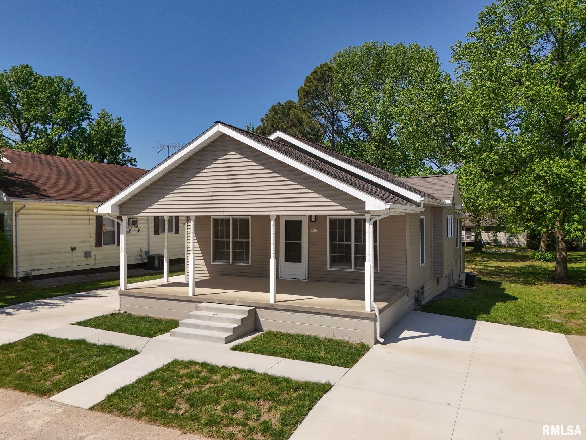 906 North Johnson Street Marion, IL 62959 - Photo 1 of 35
