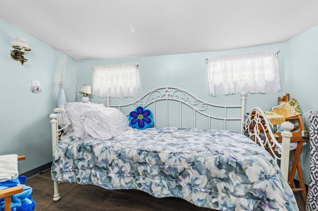 9 F Hideaway Road, Unit 11 Bourne, MA 02532 - Photo 6 of 24 a bedroom with a bed and a window