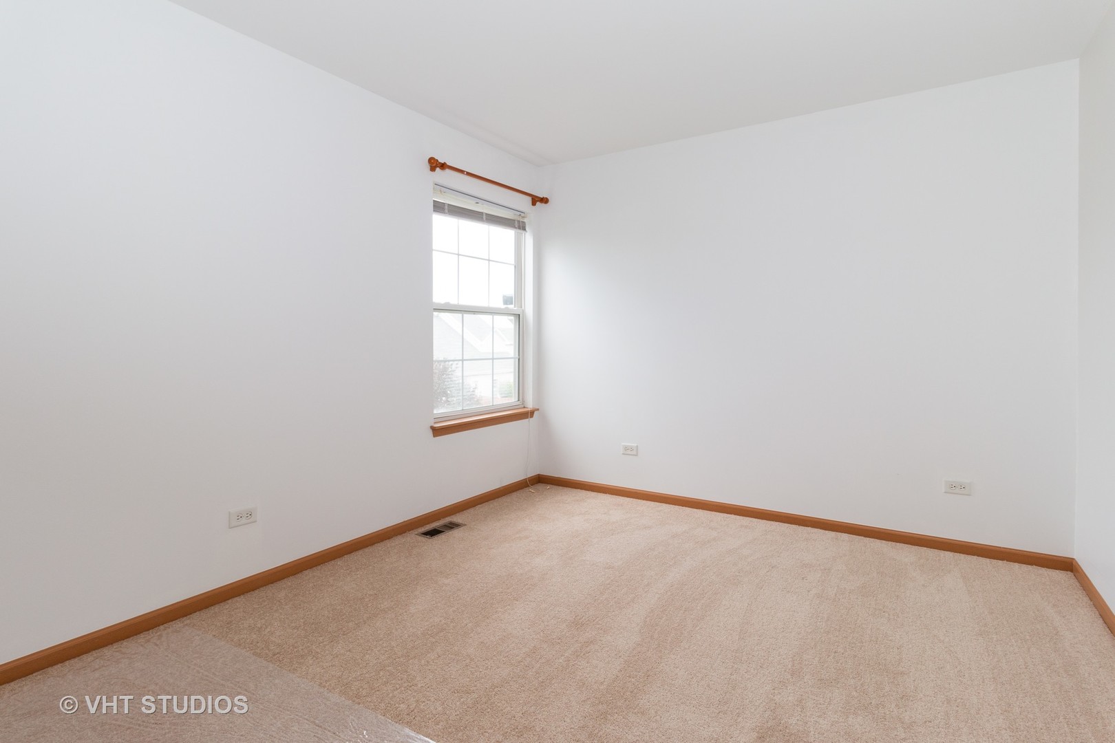 545 Maggie Lane Romeoville, IL 60446 - Photo 16 of 23 an empty room with windows