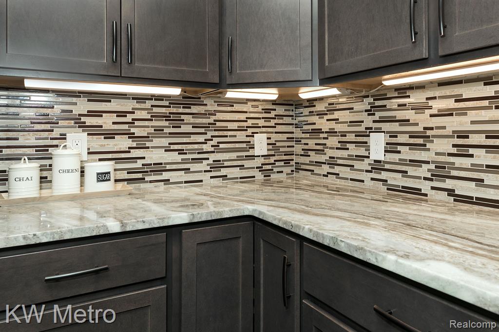 4342 Beach Road Troy, MI 48098 - Photo 13 of 56