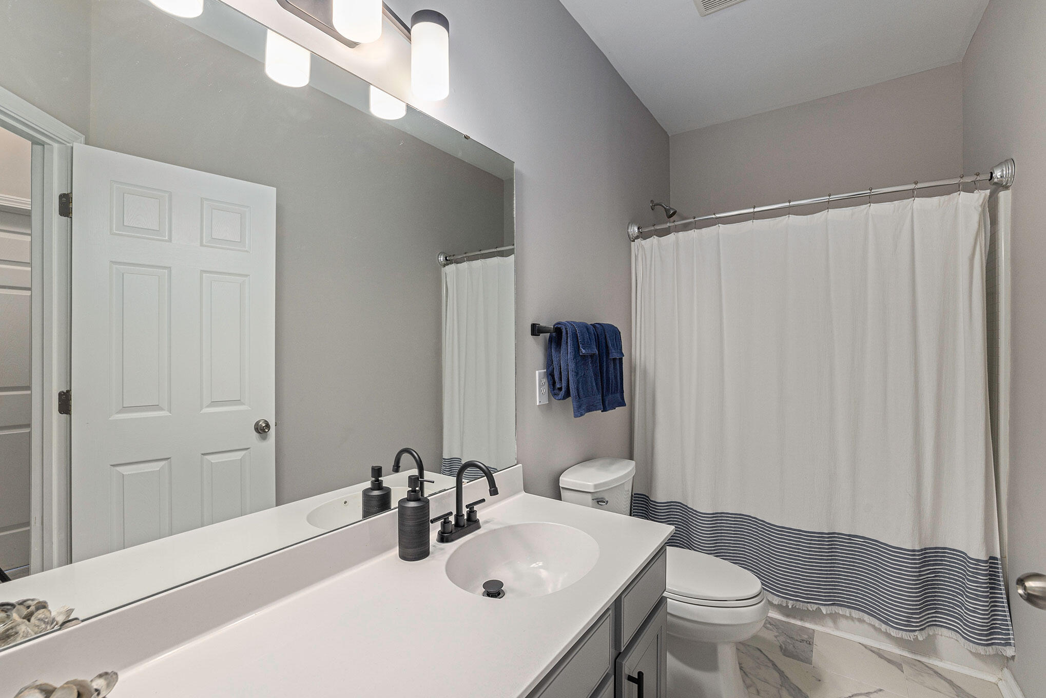 3137 Cold Harbor Way Charleston, SC 29414 - Photo 22 of 39 Bathroom 1