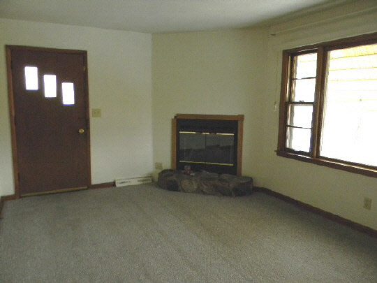 1811 South Alpine Road Rockford, IL 61108 - Photo 2 of 7 an empty room with a empty space and windows