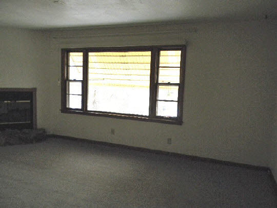 1811 South Alpine Road Rockford, IL 61108 - Photo 3 of 7 an empty room with a window