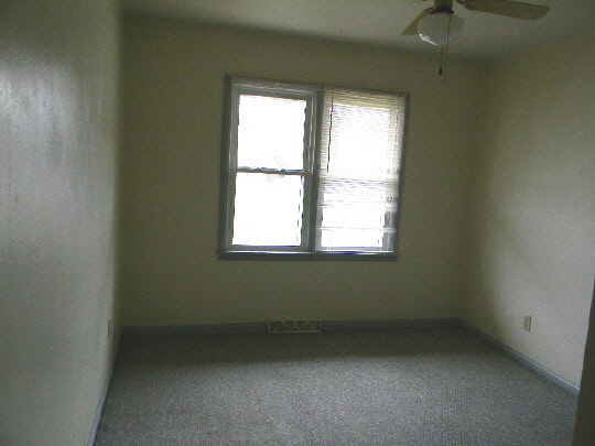 1811 South Alpine Road Rockford, IL 61108 - Photo 5 of 7 an empty room with a window