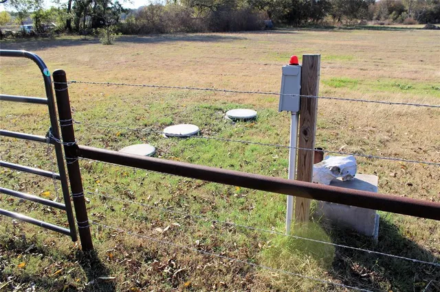 a view of a workspace with an empty space