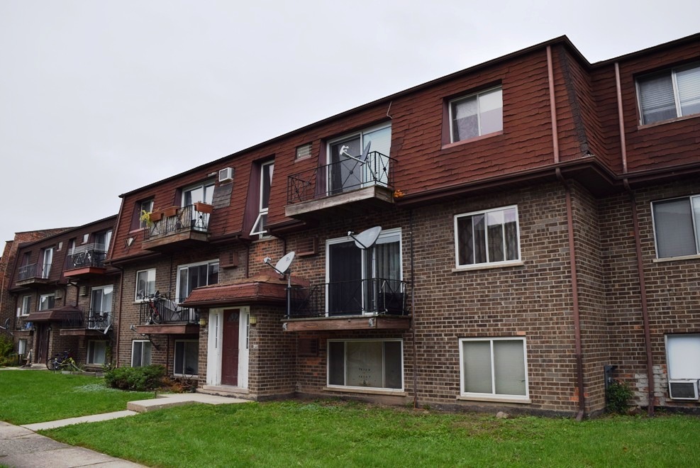 10473 Dearlove Road, Unit 6 Glenview, IL 60025 - Photo 1 of 21 a front view of a house with a garden