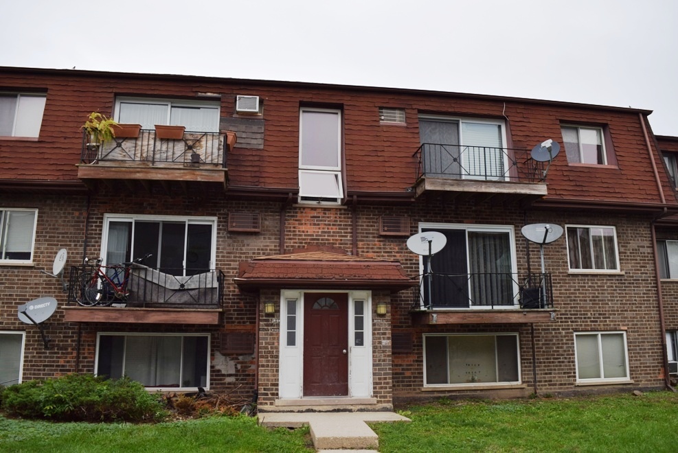 10473 Dearlove Road, Unit 6 Glenview, IL 60025 - Photo 16 of 21 a front view of a residential apartment building with a yard