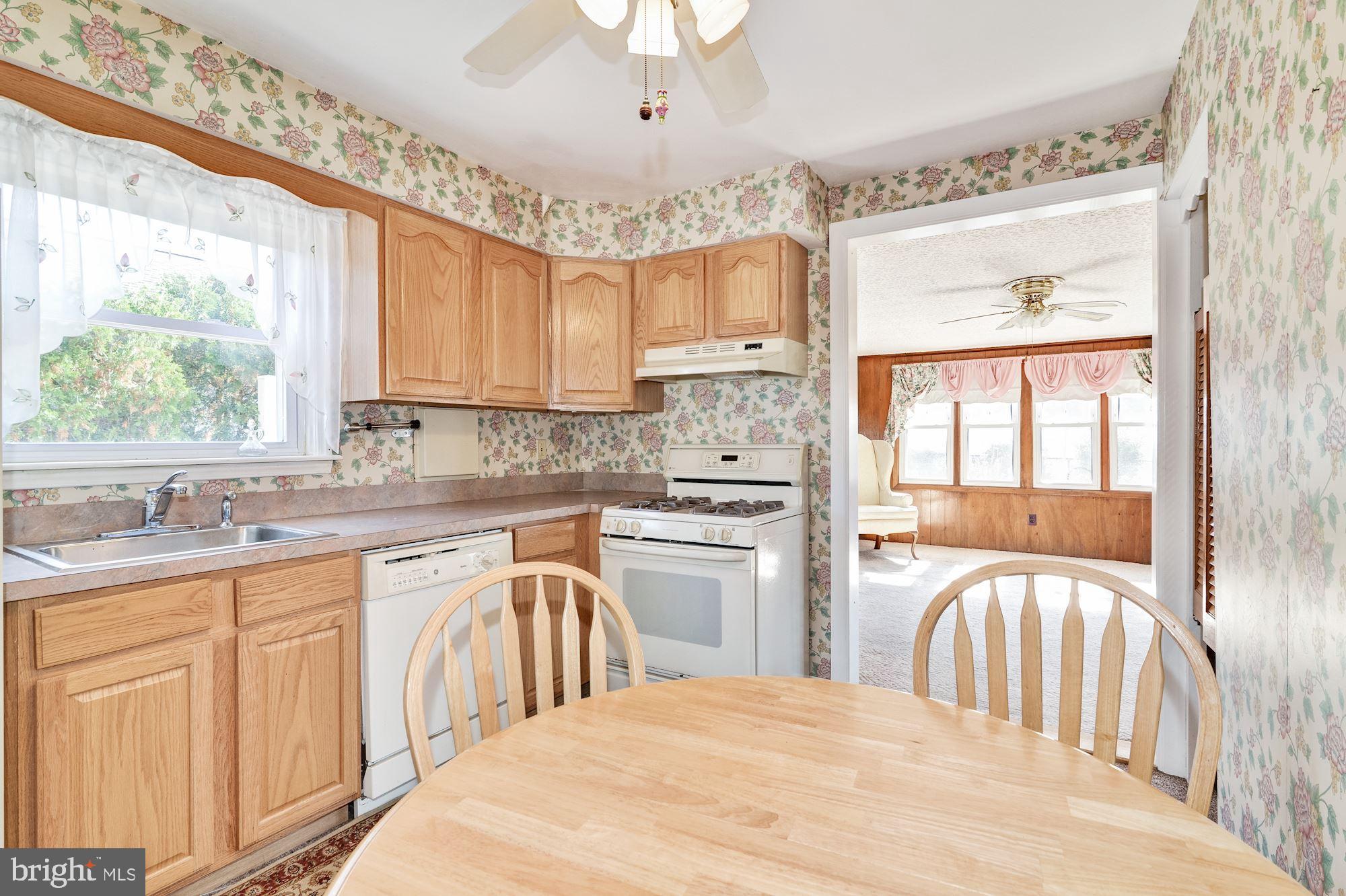 474 Dewey Road Bellmawr, NJ 08031 - Photo 12 of 19 Eat-in Kitchen