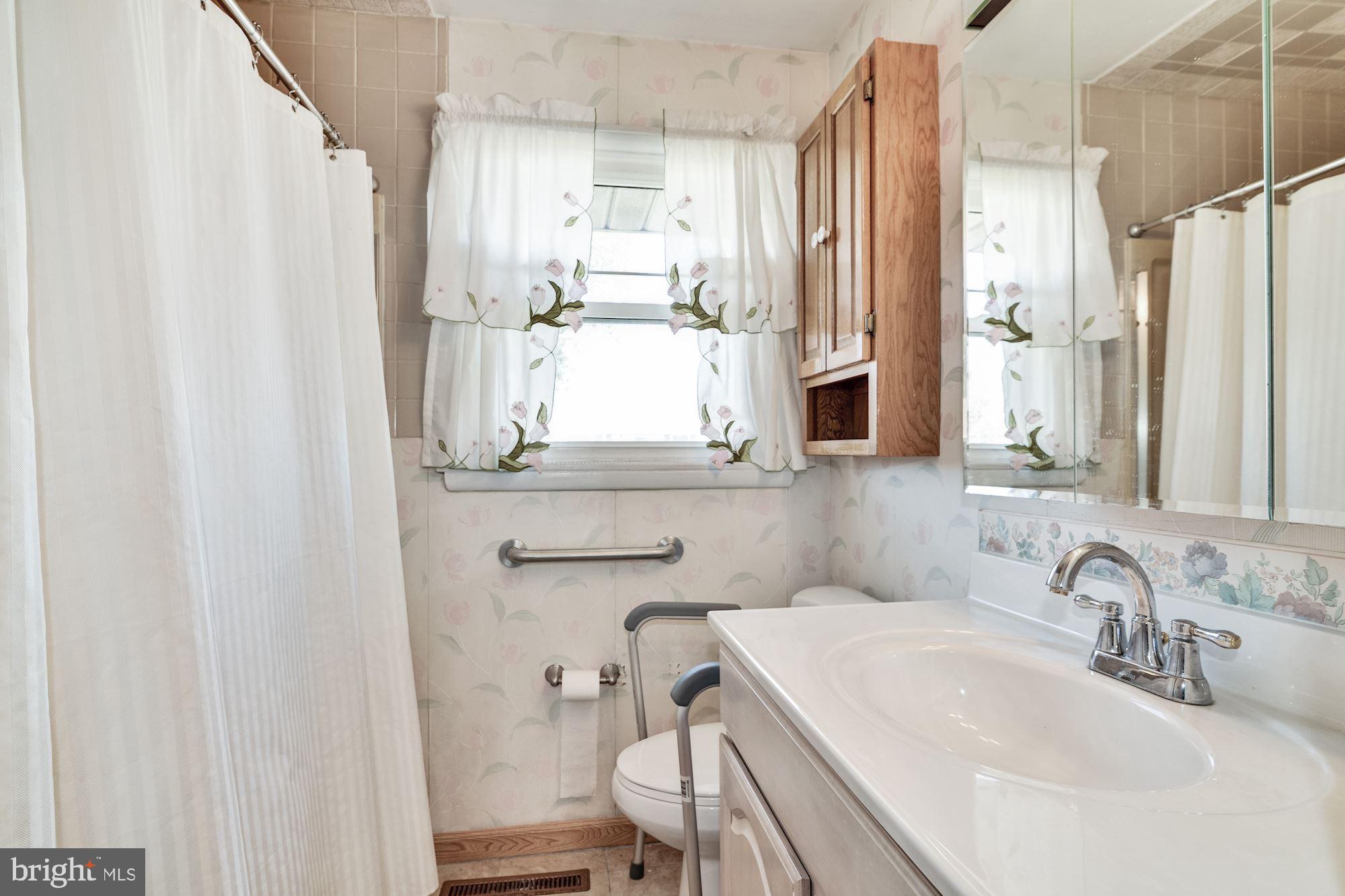 474 Dewey Road Bellmawr, NJ 08031 - Photo 16 of 19 Bathroom