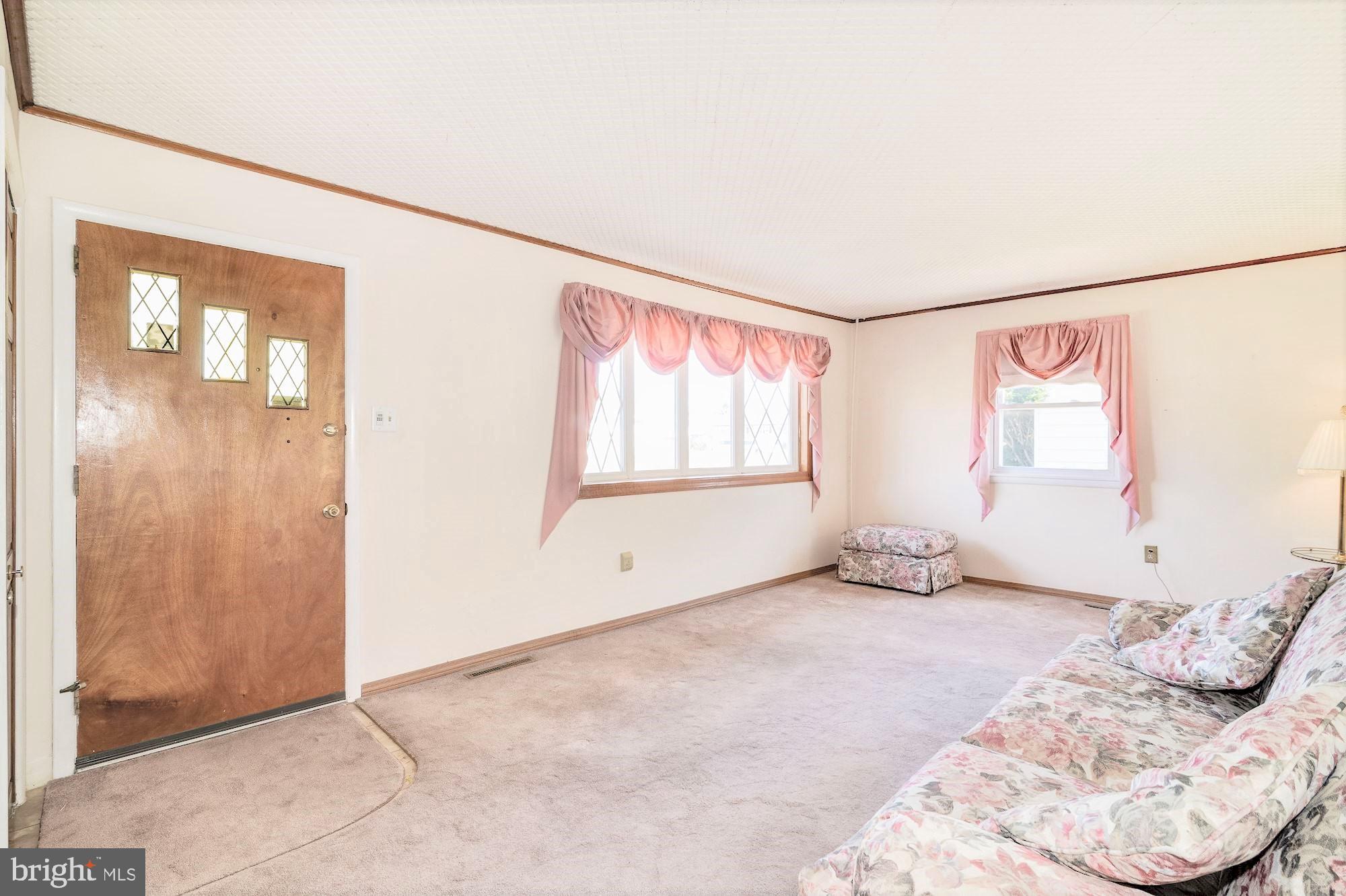 474 Dewey Road Bellmawr, NJ 08031 - Photo 7 of 19 Large and Bright Living Room