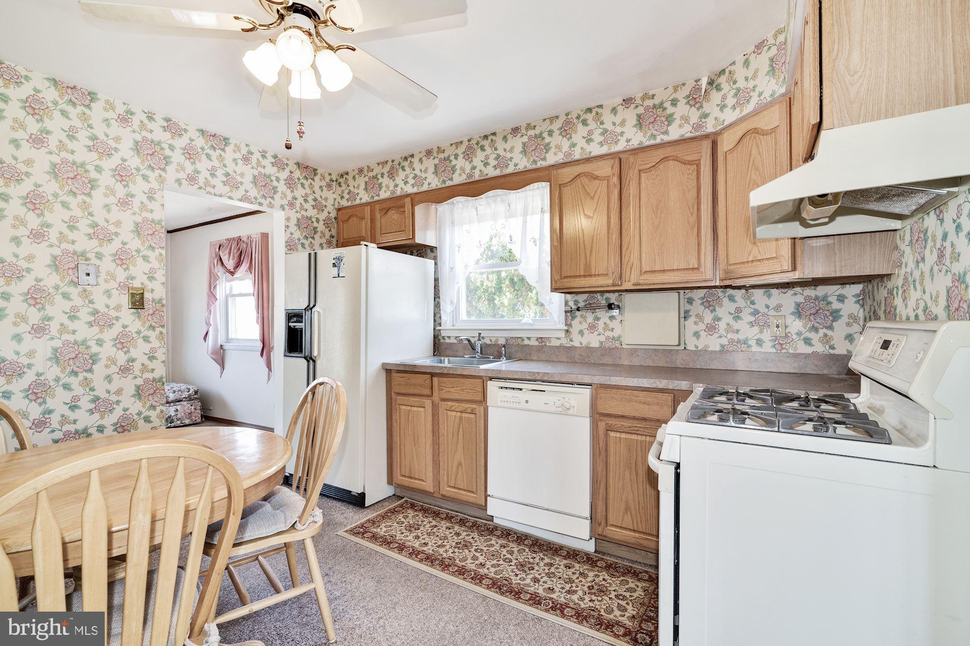 474 Dewey Road Bellmawr, NJ 08031 - Photo 9 of 19 Eat-in Kitchen