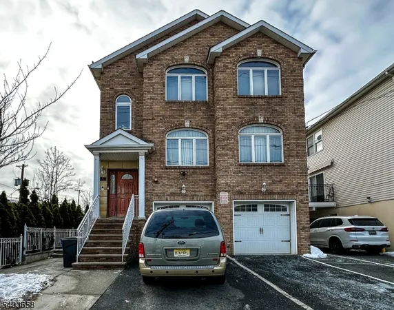 $2,800 | 171 Clifford Street, Unit 1, Newark, NJ 07105
