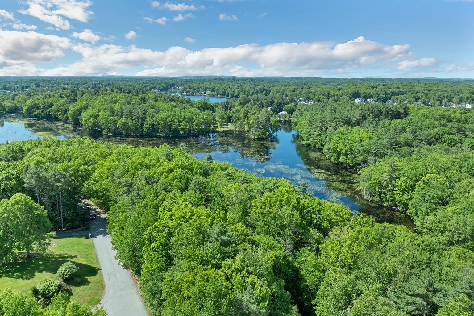 40 Norwood Road Salem, NH 03079 - Photo 2 of 22