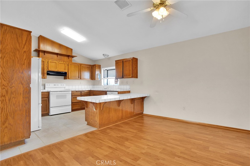 22544 Ojai Road Apple Valley, CA 92308 - Photo 3 of 20